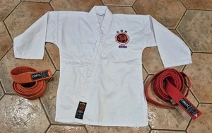TOP DE KARATE TISKA PARA NIÑOS Y 2 X CINTURONES ROJOS - Imagen 1 de 4