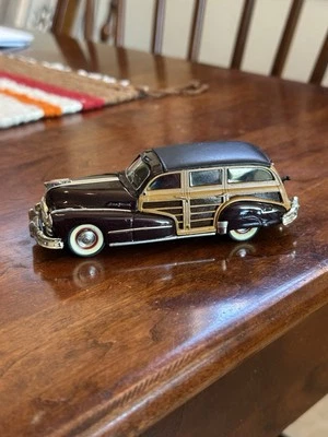 征服模型 1948( 1: 43 ) 庞蒂亚克流线型八豪华车站车 #27 — 第 1/4 张图片