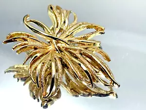 Vintage Brooch Gold Tone Metal Leaf - Picture 1 of 8
