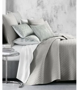 Cobertor acolchado Hotel Collection Meadow King y dos fundas acolchadas estándar. - Imagen 1 de 6