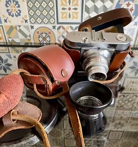 voigtländer vito b Kamera und Gegenlichtblende mit Ledertaschen - Bild 1 von 12