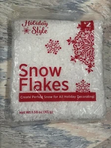 White Iridescent Artificial Powder Snow Flakes for Christmas Decor 1.75qts - Picture 1 of 2