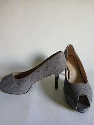 Zapatos de mujer de presa gris 1/2" plataforma punta abierta zapatos talla 8M puntos plateados... Foto 1 de 4