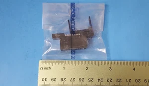 (2 piezas) Conector de borde de tarjeta con alivio de tensión, 6300-014, KEL - Imagen 1 de 3