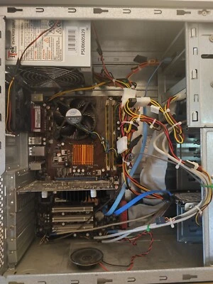 PC COMPUTER ASUS M4N68T-M V2 AM3 2GB RAM DDR3 PHENOM II X2 3.2GHZ 750GB HDD DVD - Immagine 1 di 2