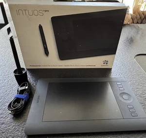 WACOM Intuos Pro Creative Pen & Touch Tablet - Small - FREE POSTAGE - Zdjęcie 1 z 7