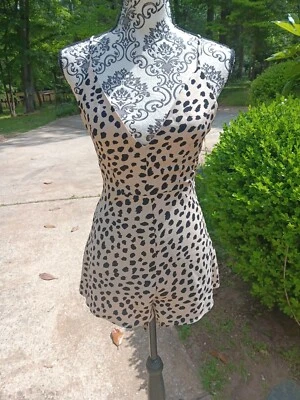 FOREVER 21 MAMELUCO Estampado Leopardo Corbata Trasera Talla PEQUEÑA Foto 1 de 4