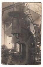 Berufe Metall Arbeiter mit Presse in Fabrik male factory worker Foto RPPC ~1925