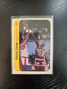 1986-87 Fleer - Adesivi Patrick Ewing NBA Basketball Card #6 (RC) - Knicks - Foto 1 di 2