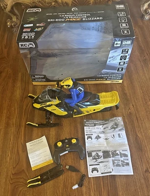Ski-Doo MXZ Blizzard 1:6 RC Snowmobile Real Replicas 1500mAh Lithium; Remote - Image 1 of 4