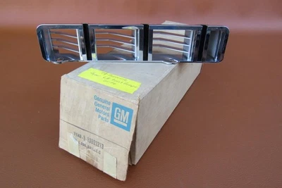 Pontiac Bonneville 1979 NOS GM LH parachoques delantero inferior parrilla # 10003213 Foto 1 de 4