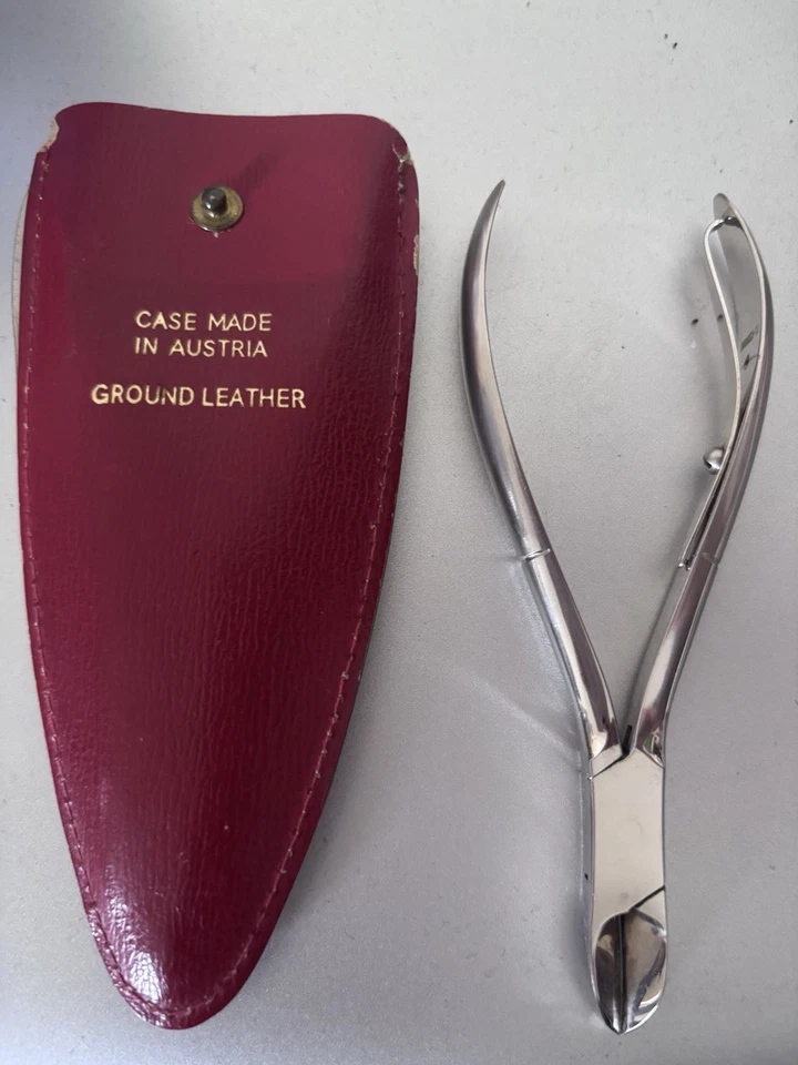 Винтажные машинки для стрижки ногтей Revlon 1980-е пилочка с кожаным чехлом Австрия - Изображение 1 из 3