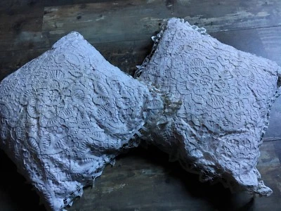 LOT 2 ANCIENS COUSSINS BRODERIE DENTELLE - Photo 1/3