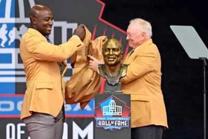DALLAS COWBOY HALL OF FAMER DEMARCUS WARE 2023 8X10 PHOTO W/BORDERS - Picture 1 of 1