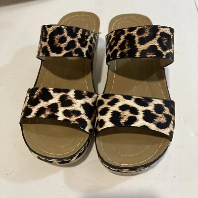 Sandalias sin cordones para mujer con estampado de tigre con cuña talla 8. Muy bonito!!!! Foto 1 de 3