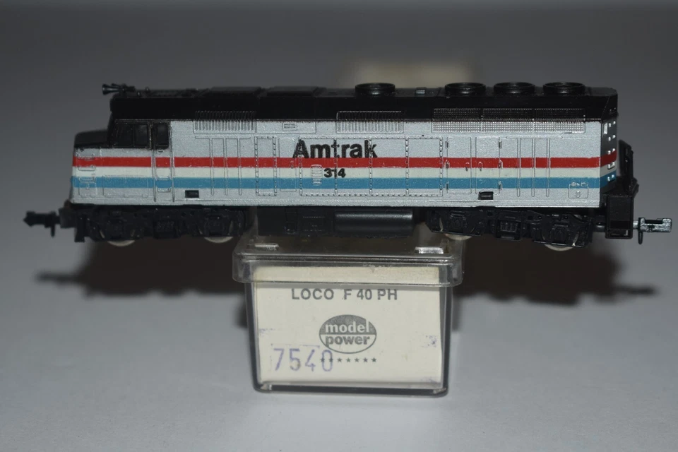 N Scale Model Power Amtrak F40PH Diesel Locomotive C50834 - Image 1 of 3