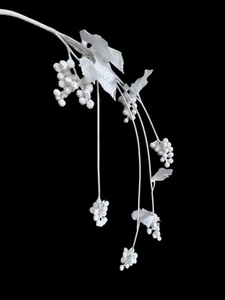 Juego de ramas de bayas florales blancas y plateadas de Katherine's Collection usado estado - Imagen 1 de 4