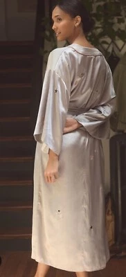 Новый с Ярлыками Anthropologie Серебряный серый небесный вышитый кимоно длинный халат ~ Sz S/M - Изображение 1 из 4