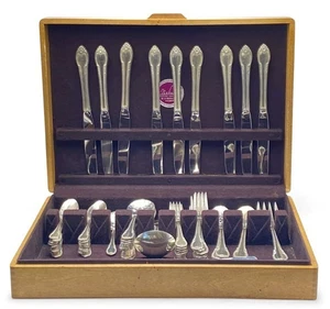 1847 Rogers Bros IS REMEMBRANCE Silverplate 59-pc Svc for 8, Serving Pcs, Chest - Picture 1 of 24