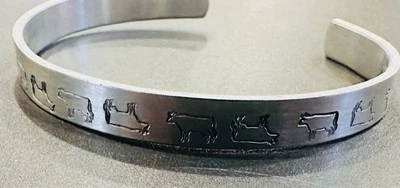 Pulsera Vaca - Estampada a Mano, Aluminio Y Ajustable  Foto 1 de 3