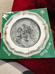 Vintage 6" decorative souvenir Pewter plate in original box from Italy - Picture 1 of 10