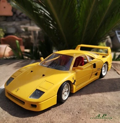 modellino auto 1:18 Ferrari f40 giallo Bburago modellini da collezione diecast - Immagine 1 di 4