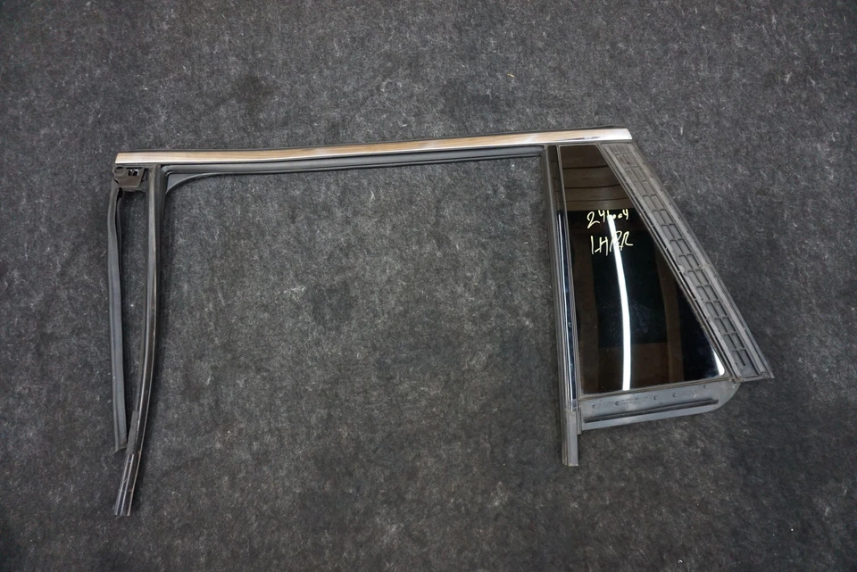 Канал заднего левого вентиляционного стекла LC5BS25825AH Lincoln Aviator U611 2020-23 - Изображение 1 из 4