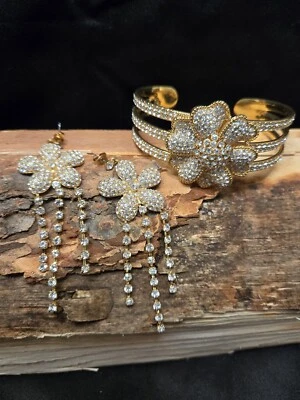 Juego de pulsera y pendientes He Loves Me I Love Me More Paula Abdul 2009 Foto 1 de 4