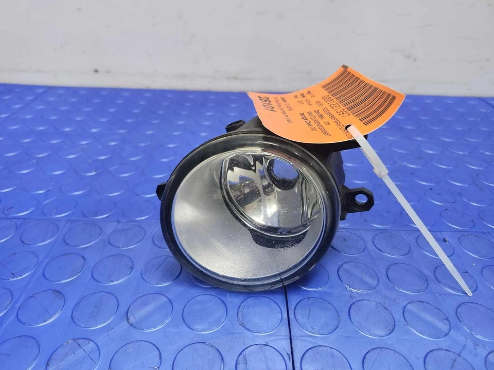 Toyota Fog Lamp Assembly Fits RAV4 Avalon Venza Highlander Right Passenger Side - Image 1 of 4