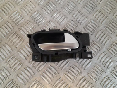 Ручка задней внутренней двери для левого пассажира Peugeot 2008 Mk1 2013-2019  - Изображение 1 из 4