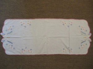 Vtg 38 x 15 Table Runner Dresser Scarf Cloth Pink Embroidery Butterfly Flowers m - Picture 1 of 3