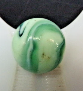 VINTAGE GREEN & WHITE SWIRL SHOOTER MARBLE - Picture 1 of 1