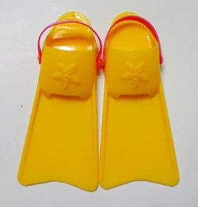 Aletas amarillas de natación y snorkel se adaptan a muñecas American Girl y Logan Boy de 18 - Imagen 1 de 2