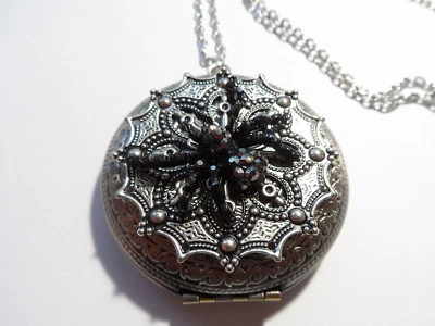 MEDALLÓN ARAÑA NEGRO DIAMANTES DE IMITACIÓN Foto 1 de 3