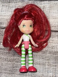 STRAWBERRY SHORTCAKE MINI DOLL 3" FIGURE 2008 HASBRO TOY BERRY SWEET DOLL - Picture 1 of 4