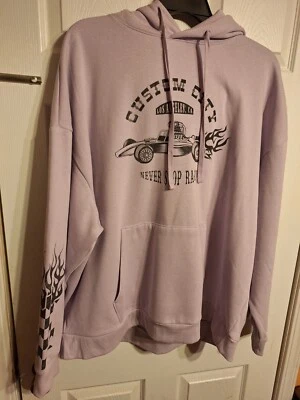 Sudadera con capucha con estampado gráfico No Boundaries para hombre, coche de carreras lavanda talla 2XL (50-52) Foto 1 de 4