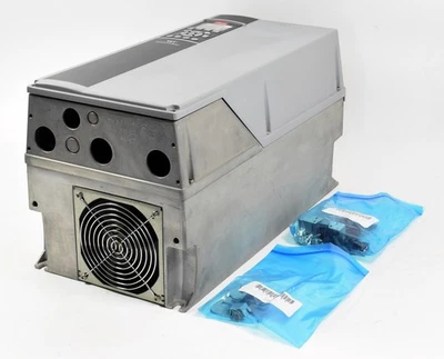 Danfoss 18,5 KW Umrichter, FC-302P15KT5E21H1, 131B1155 - Bild 1 von 4