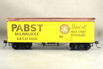 Roundhouse - Pabst - 36' Wood Reefer + Wgt # 91021 w/Kadees - Image 1 of 4