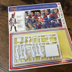 1970s Airfix 54mm - 1815 French Grenadier of the Imperial Guard figure kit Lot 2 - Picture 1 of 2