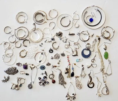 Lote de 88 pendientes individuales tono plata para orejas perforadas aros Huggies cuelgan tachuelas Foto 1 de 4