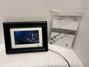 Digital Picture Frame 7” Sungale CA700 Working With Instruction Manual, USB Aux - Picture 1 of 3