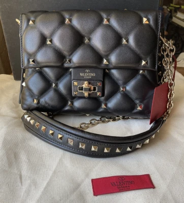 Bolso Bandolera Valentino Rockstud Spike Acolchado Mediano Cuero Negro $2475 Nuevo con Etiquetas Foto 1 de 4