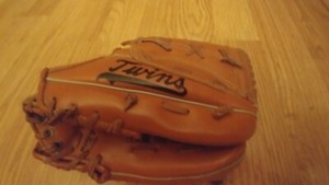 VNTG Minnesota Twins 2525 Souvenir Baseball Glove Coca Cola McDonalds Youth ⚾ 🔥