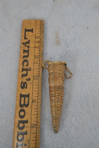sewing scissor basket holder sweet grass Native American North E Abenaki antique Cover