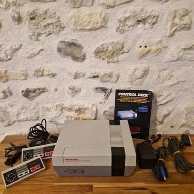 NINTENDO NES CONSOLE FRA + 2 CONTROLLERS + OFFICIAL CABLES + MANUAL NOT YELLOWED VGC - Image 1 of 4