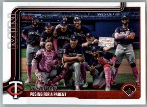 BYRON BUXTON CHRISTIAN VÁZQUEZ Posing for a Parent #584 Topps Minnesota Twins - Picture 1 of 2