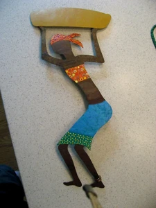 Afrikanische Kunst Metall Wandskulptur Karibik Markt Dame 18"T x 6"W John & Robbyn - Bild 1 von 4