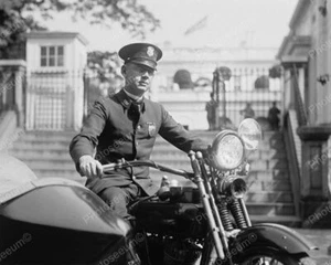 Police Riding Harley Davidson Motorcycle 1922 Vintage 8x10 Reprint Of Old Photo - Bild 1 von 1