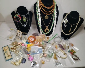 Lote de joyas de más de 2 libras firmadas y sin firmar de colección collares, pulseras portátiles... - Imagen 1 de 9