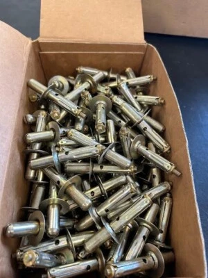 Tasselli perno tondo testa vite d. 10 per scuri vendo a stock da 50 PZ - Immagine 1 di 2